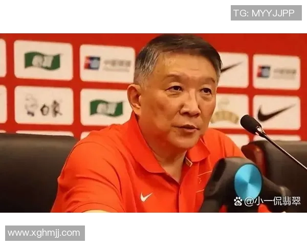 宫鲁鸣坚持女篮自然风采李梦积极遵守新规展现集训纪律之严明